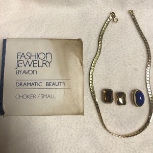 Vintage Avon fashion jewelry 1981 small choker